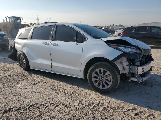 VIN 5TDYRKEC6NS105993 2022 Toyota Sienna, Xle no.4