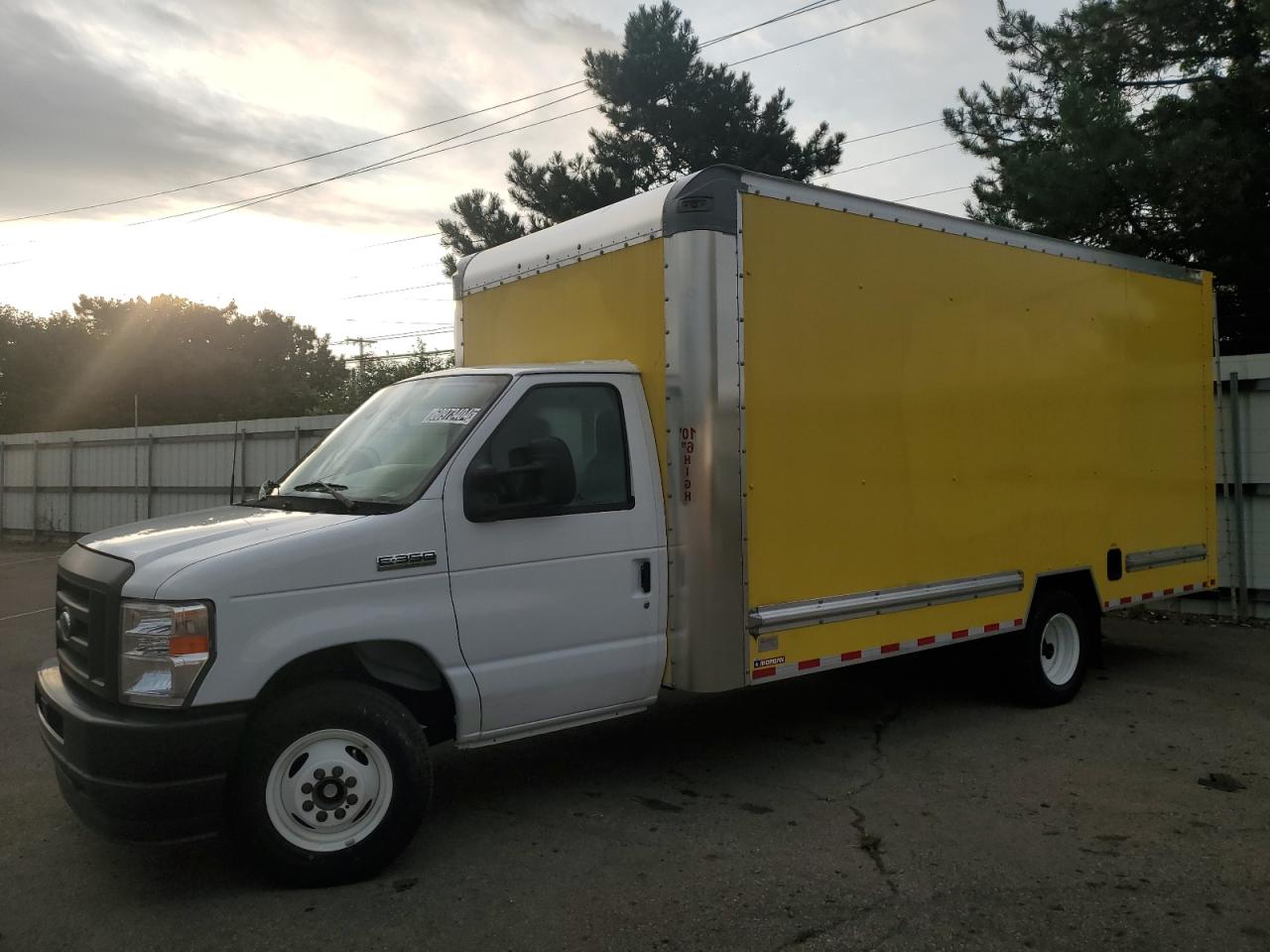 Ford E-350 2024 Base