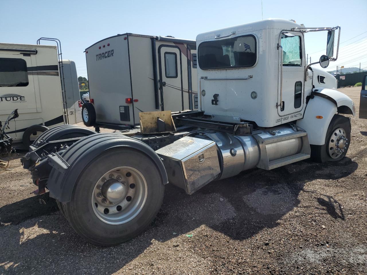 Lot #2943196499 2015 PETERBILT 337