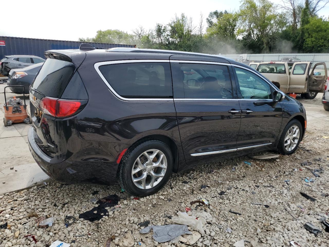 Lot #2792062248 2018 CHRYSLER PACIFICA L