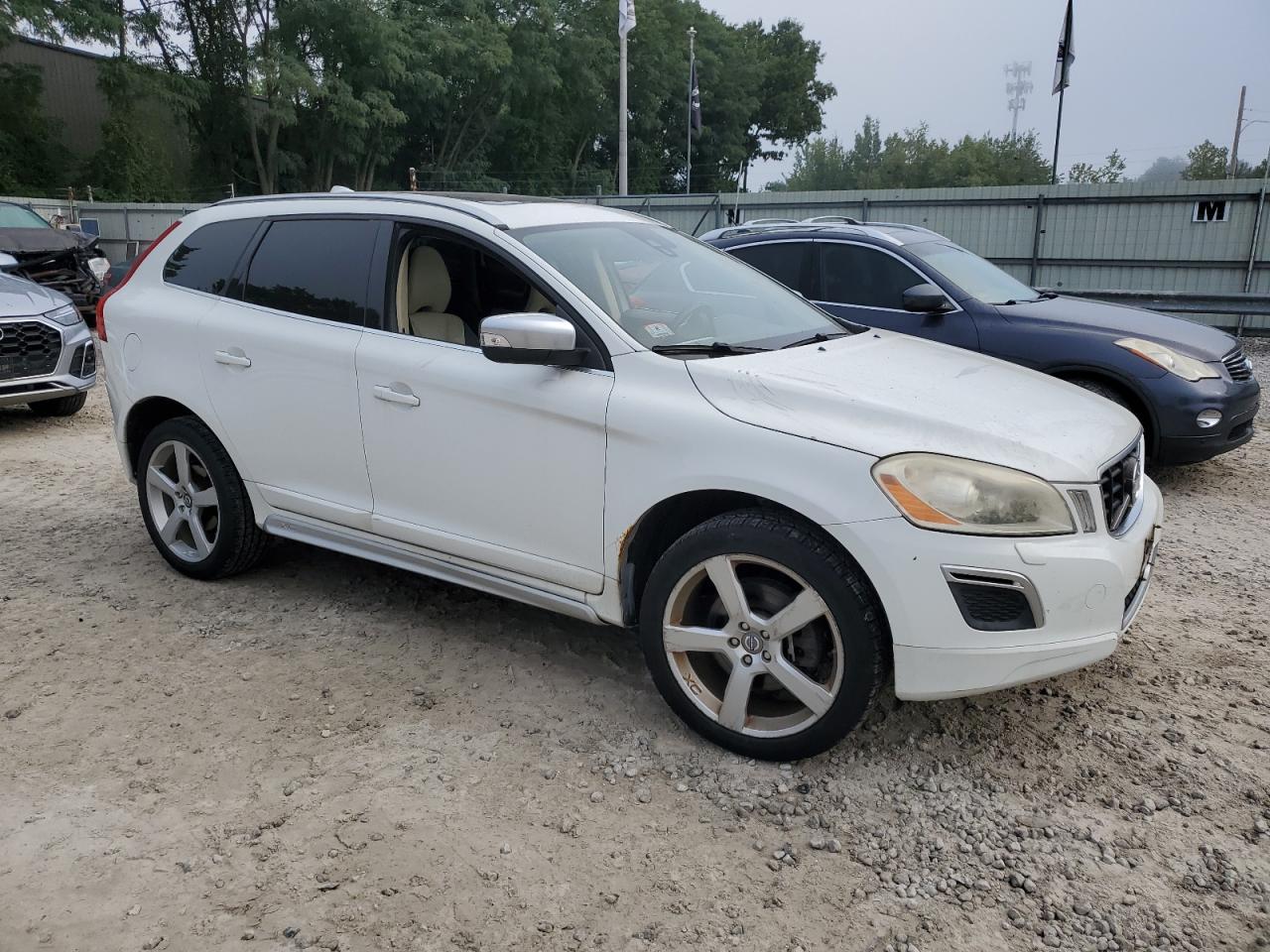 Lot #3028524941 2011 VOLVO XC60