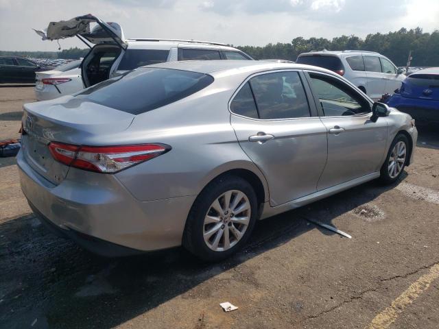 VIN 4T1B11HKXJU670369 2018 Toyota Camry, L no.3