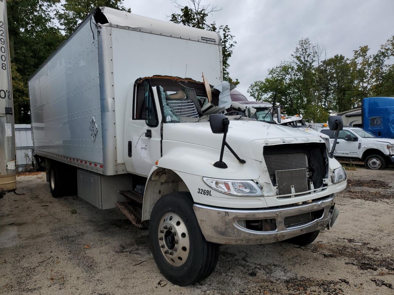 International MA025 2019 DuraStar 4300