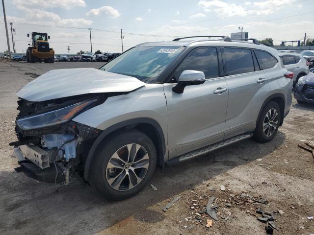 2021 TOYOTA HIGHLANDER XLE 2021