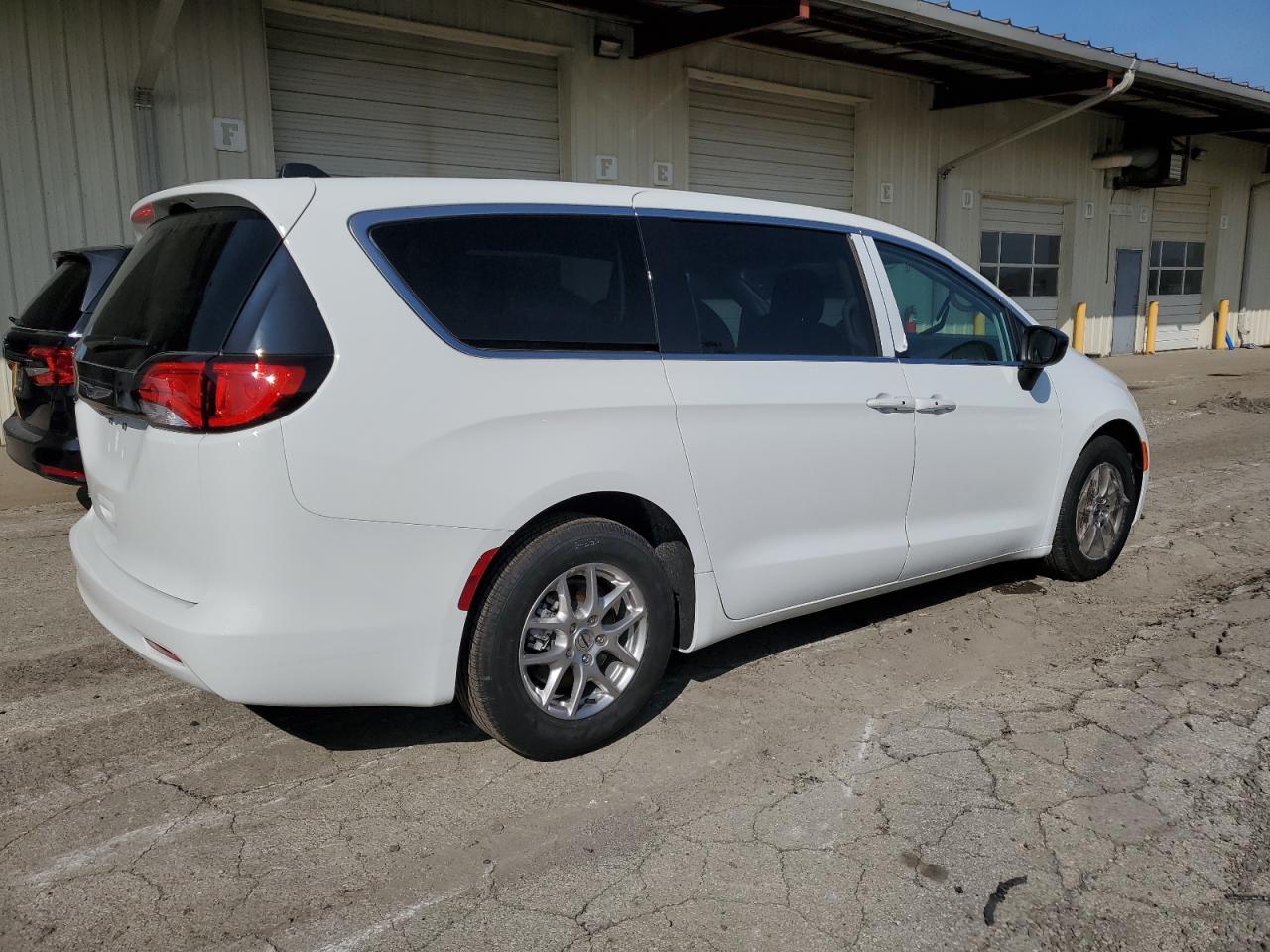 Lot #2938222491 2024 CHRYSLER VOYAGER LX