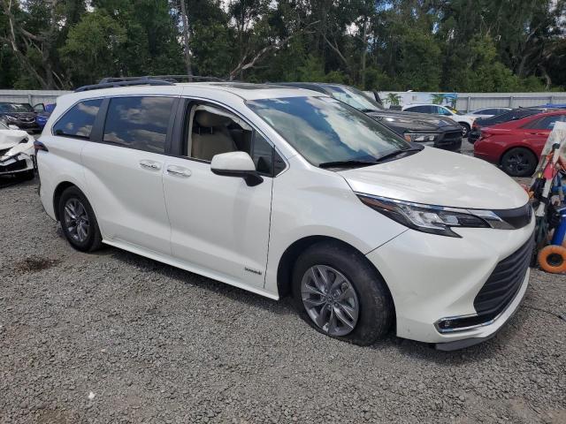 2021 TOYOTA SIENNA XLE - 5TDYRKEC2MS031311