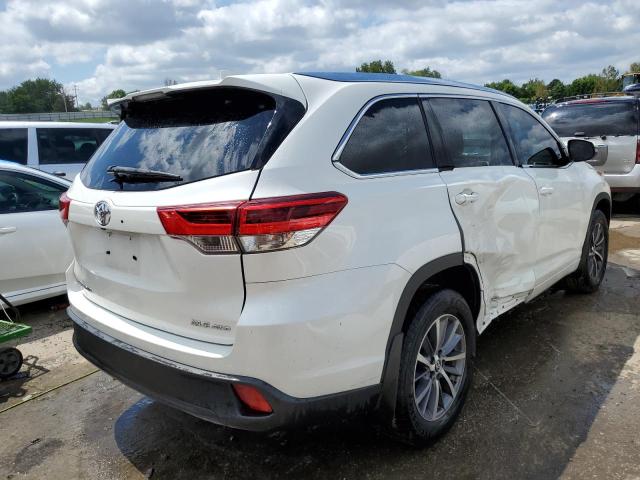 VIN 5TDJZRFH1JS559521 2018 Toyota Highlander, SE no.3