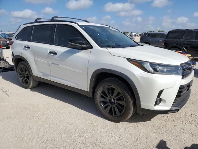 VIN 5TDKZRFH2KS331498 2019 Toyota Highlander, SE no.4