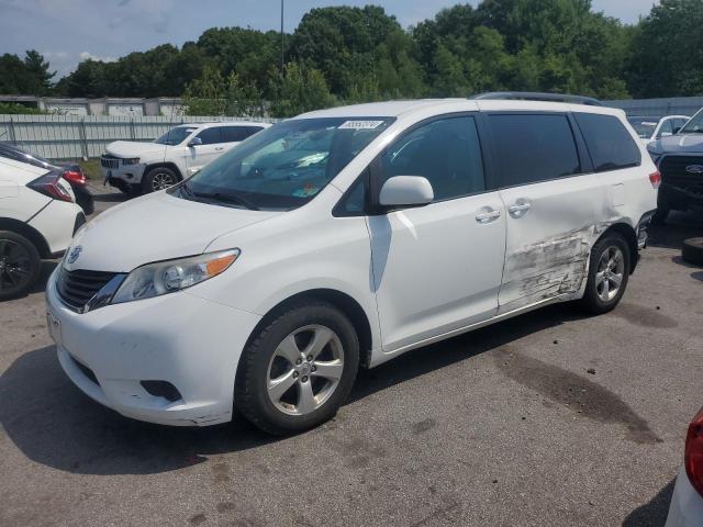 Toyota SIENNA LE