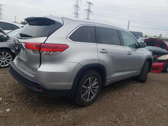 VIN 5TDJZRFH8HS383884 2017 Toyota Highlander, SE no.3