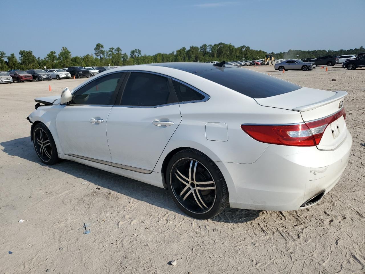 Lot #2840622145 2013 HYUNDAI AZERA GLS