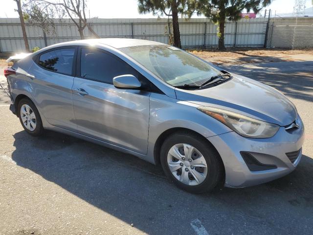 VIN 5NPDH4AE8GH681646 2016 Hyundai Elantra, SE no.4