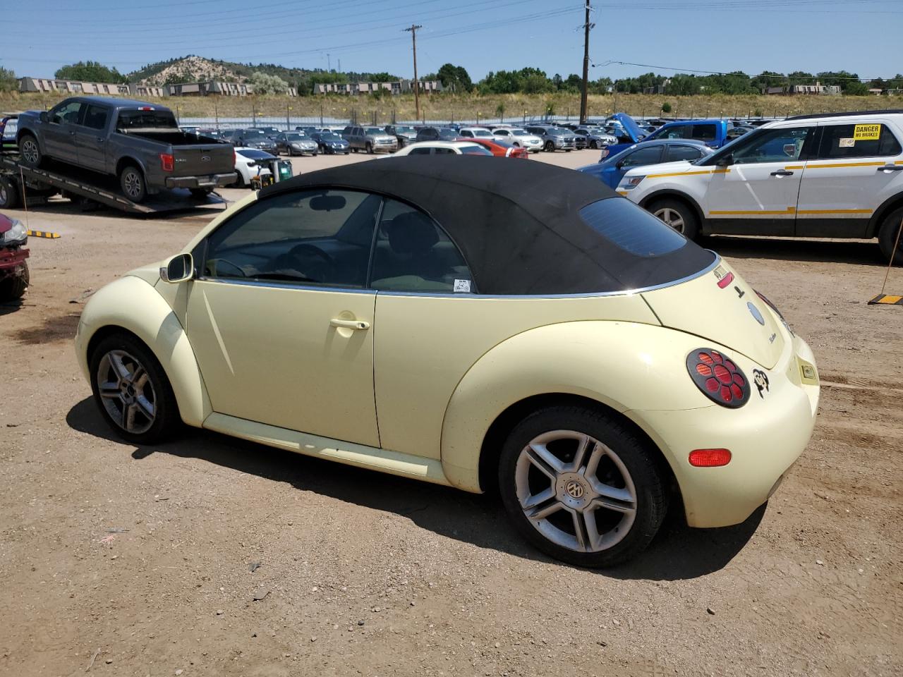 Lot #2735897045 2004 VOLKSWAGEN NEW BEETLE