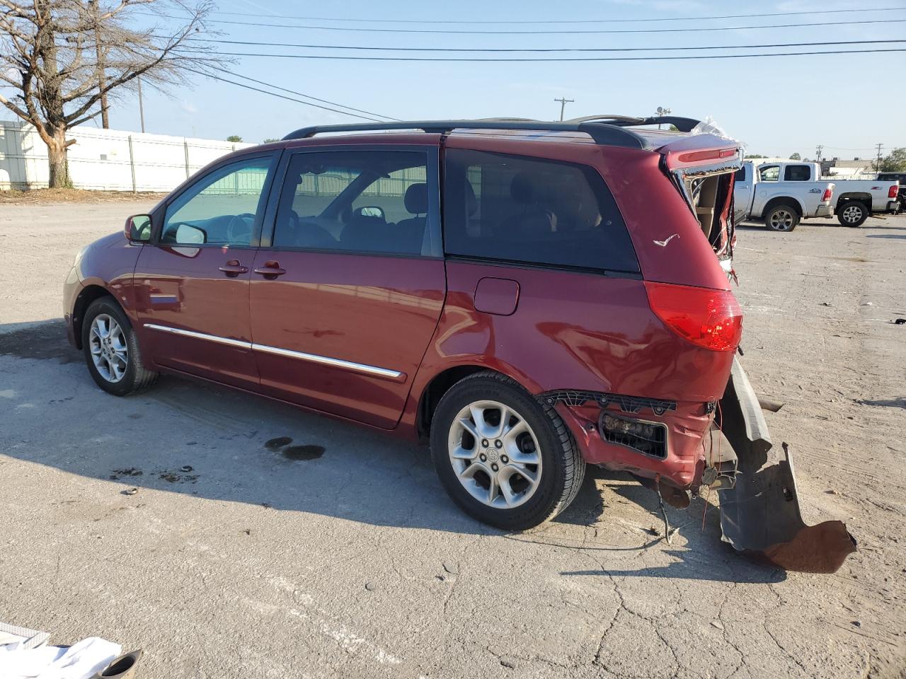 Lot #2828834959 2006 TOYOTA SIENNA XLE