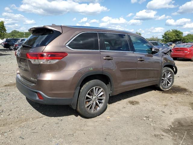 VIN 5TDJZRFH3JS899091 2018 Toyota Highlander, SE no.3