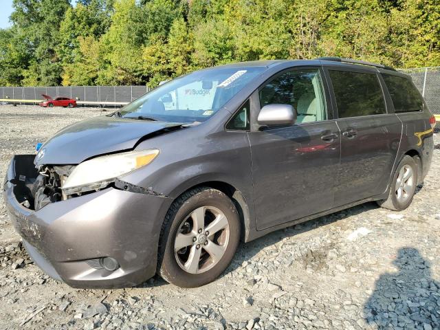 TOYOTA SIENNA LE