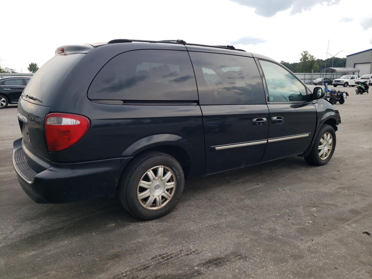 Lot #2893229710 2006 CHRYSLER TOWN & COU