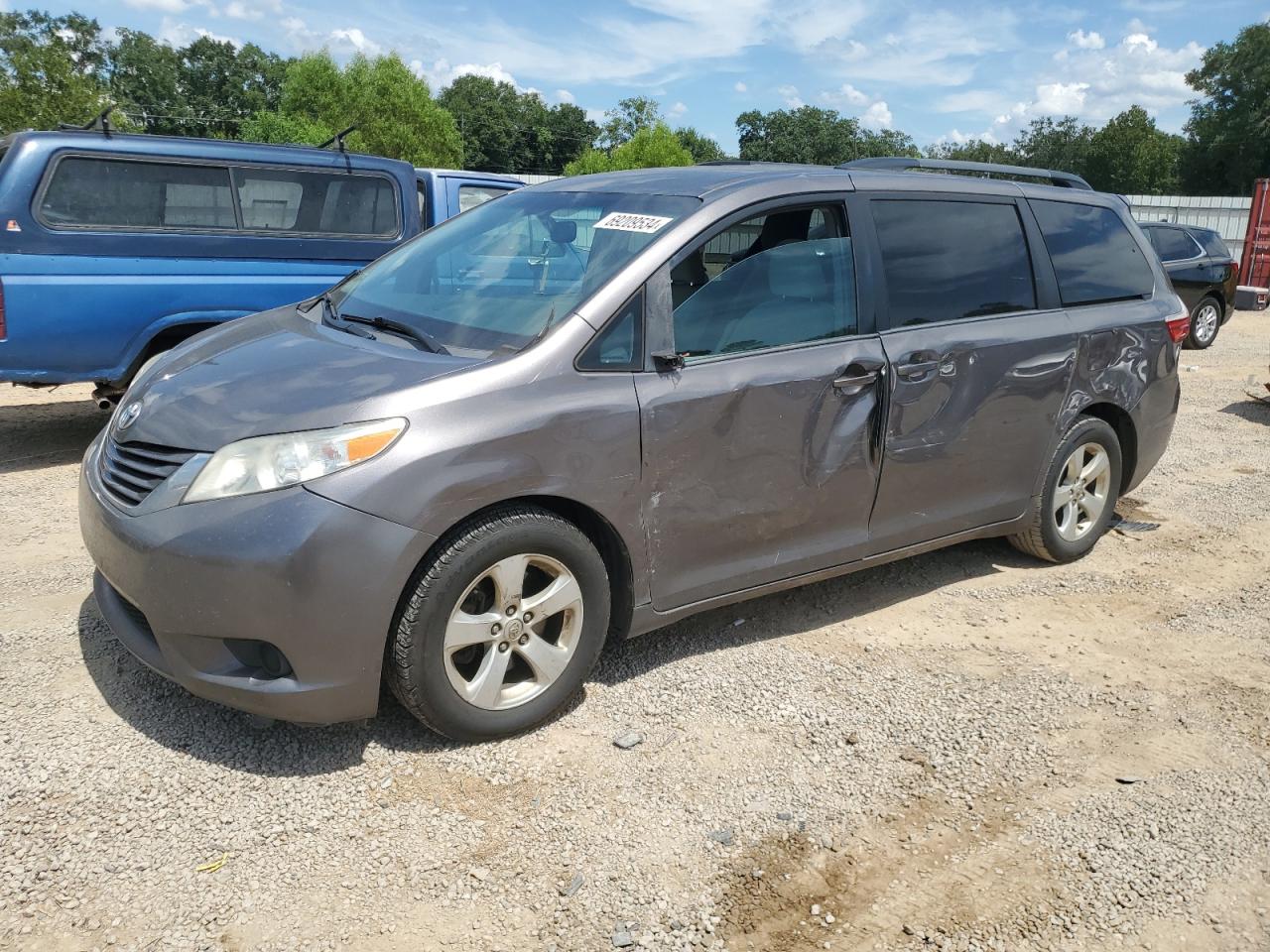 Toyota Sienna 2016 E grade