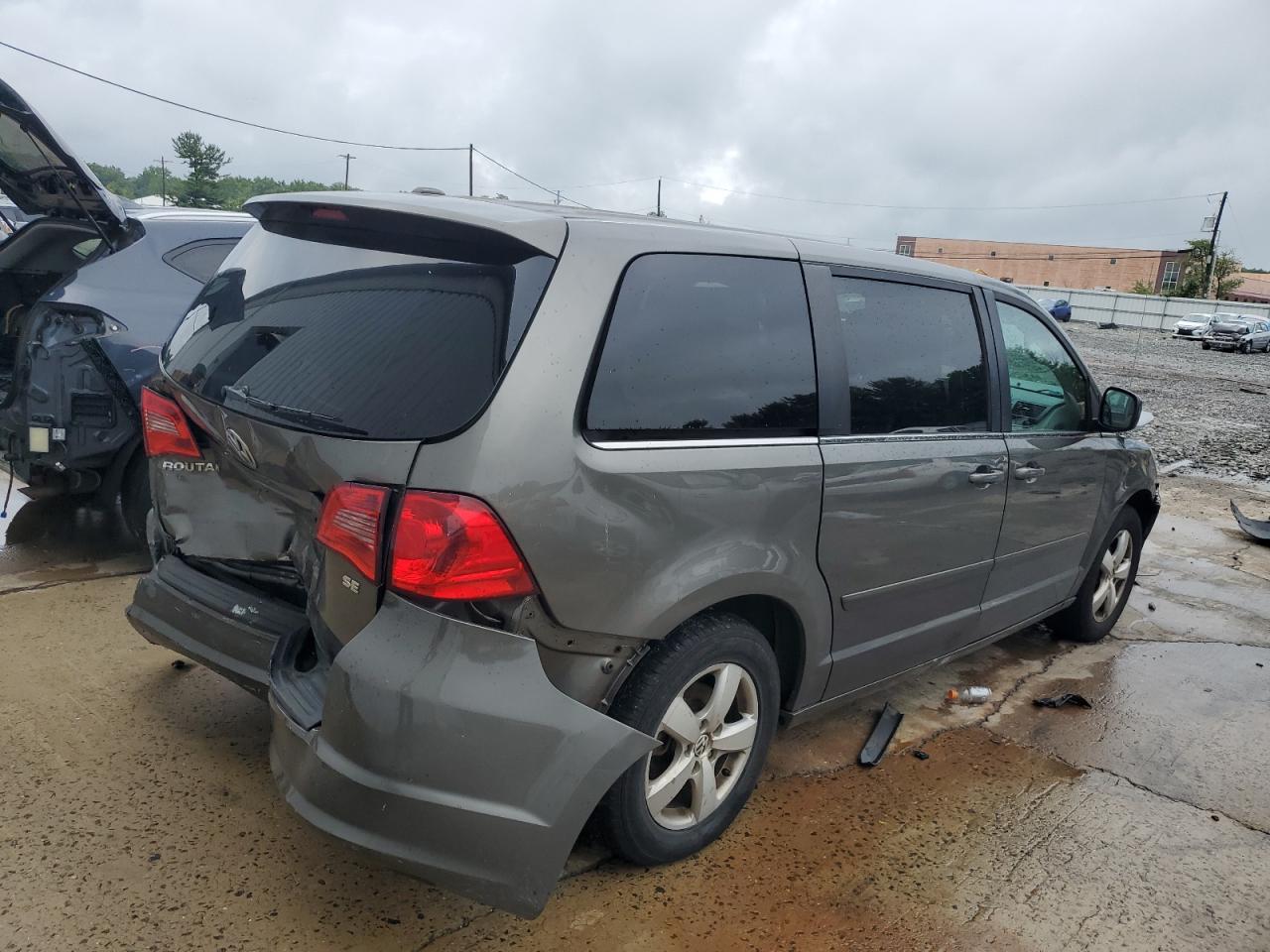 Lot #2823946087 2010 VOLKSWAGEN ROUTAN SE