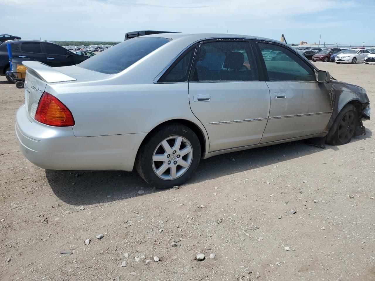 Lot #2792193758 2002 TOYOTA AVALON XL