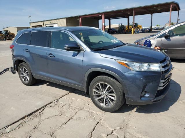 VIN 5TDJZRFH3KS945892 2019 Toyota Highlander, SE no.4