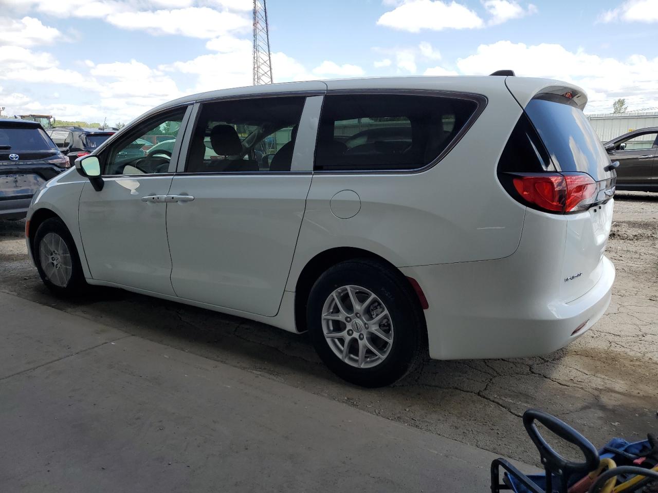 Lot #2938439162 2023 CHRYSLER VOYAGER LX