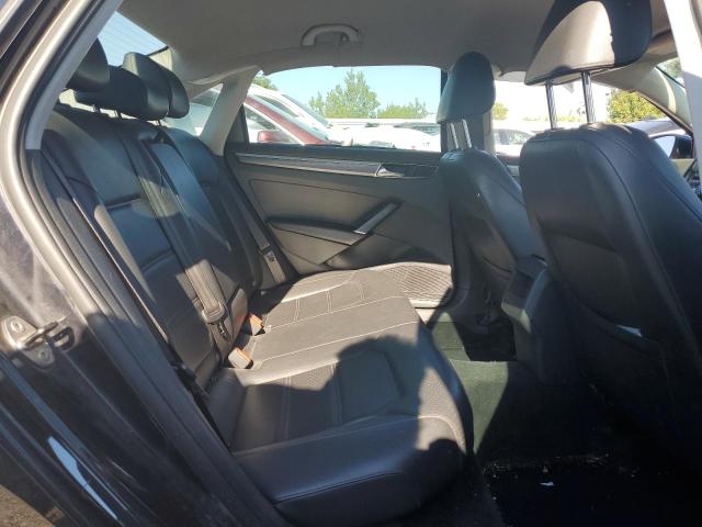 2017 VOLKSWAGEN PASSAT R-L - 1VWDT7A31HC074576