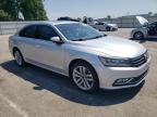 VOLKSWAGEN PASSAT SEL photo