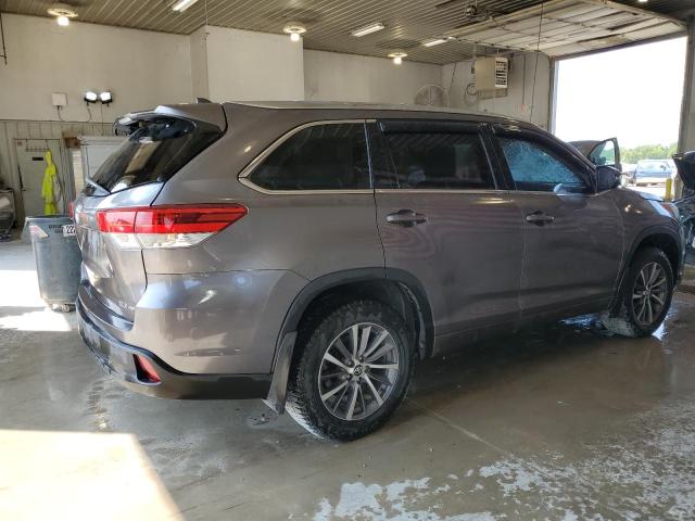 VIN 5TDJZRFH0JS548994 2018 Toyota Highlander, SE no.3