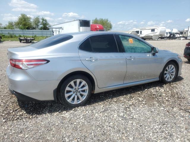 VIN 4T1B11HK3JU588967 2018 Toyota Camry, L no.3