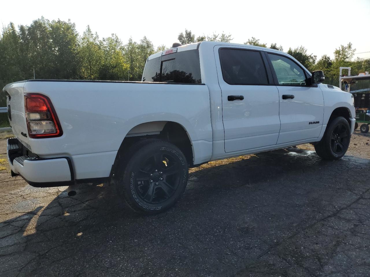 RAM 1500 BIG H 2024 white  gas 1C6RRFFGXRN227207 photo #4