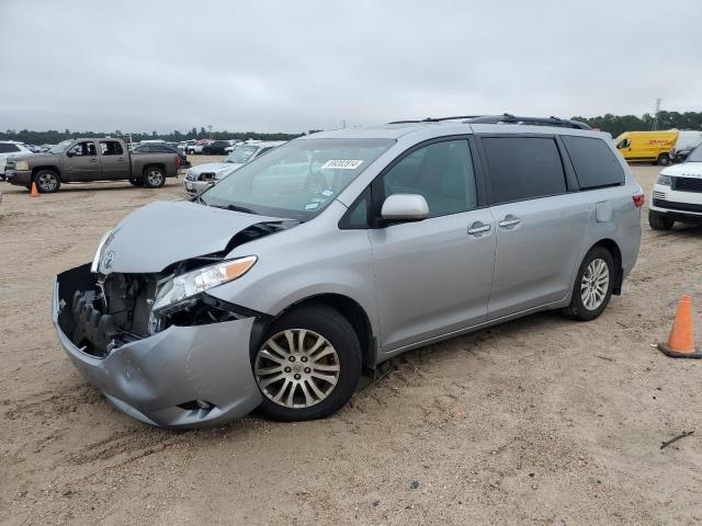 TOYOTA SIENNA XLE