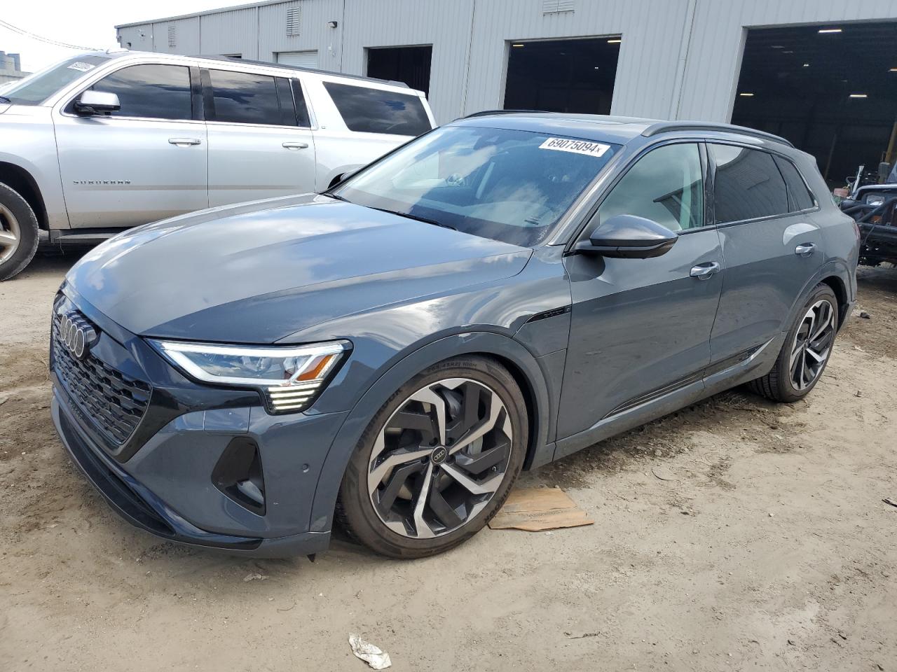 WA15AAGE0RB060883 AUDI Q8 E-TRON 2024