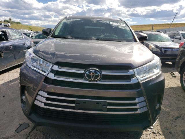 VIN 5TDJZRFH8KS622955 2019 Toyota Highlander, SE no.5