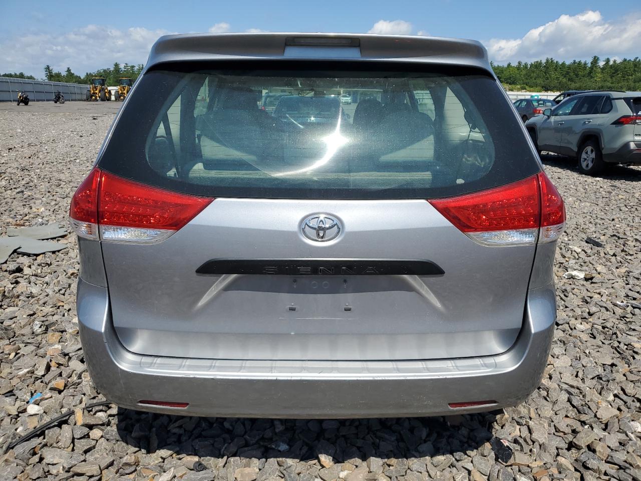 Lot #2945446727 2012 TOYOTA SIENNA