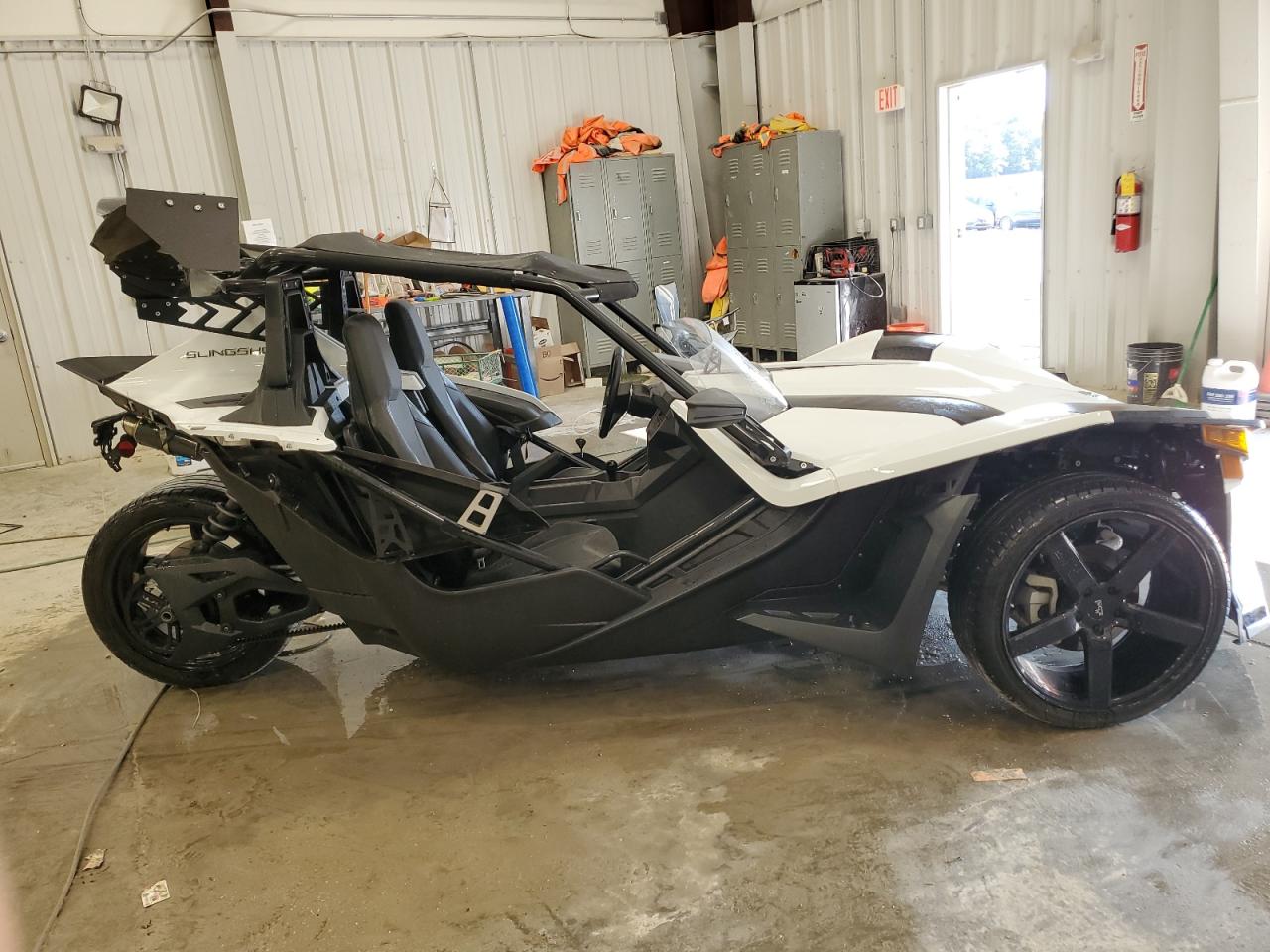 POLARIS SLINGSHOT 2019 white  gas 57XAASFA5K8130655 photo #1