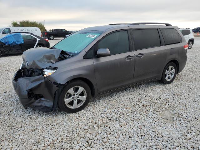 TOYOTA SIENNA LE