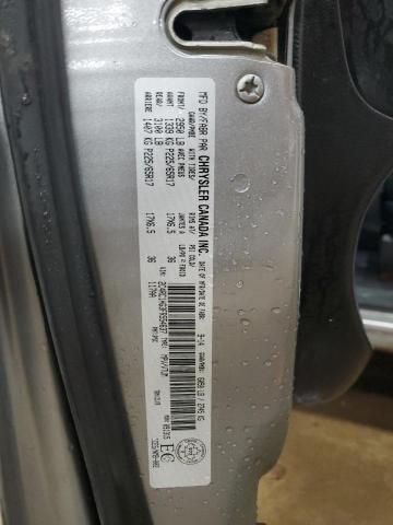 2015 CHRYSLER TOWN & COU - 2C4RC1HG3FR554637