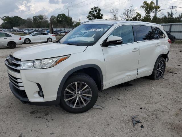 VIN 5TDKZRFH9HS513076 2017 Toyota Highlander, SE no.1