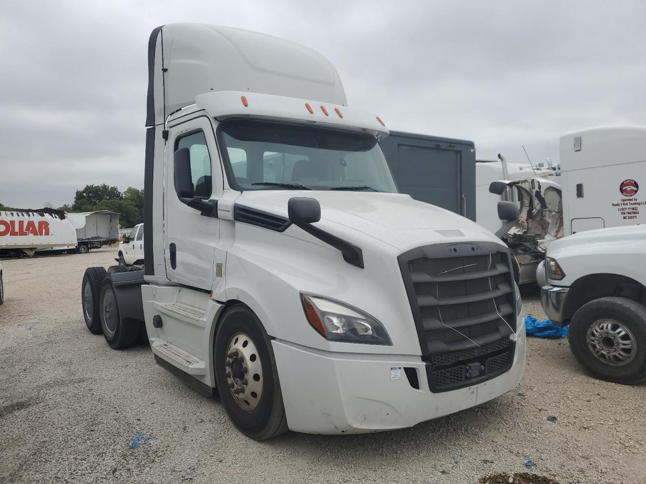 Lot #2945625104 2020 FREIGHTLINER CASCADIA 1