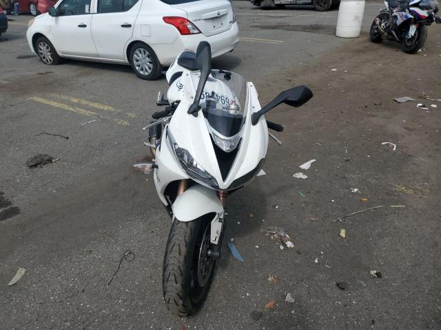 TRIUMPH MOTORCYCLE DAYTONA 67 2016 white  gas SMTA01YK6GJ734244 photo #3