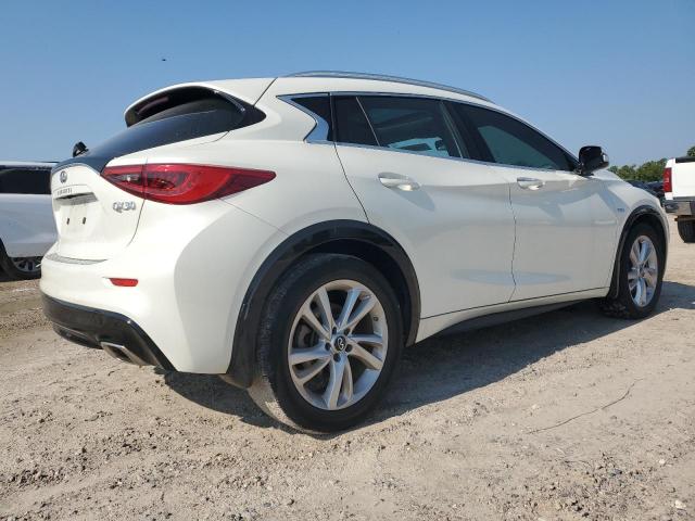 VIN SJKCH5CP0JA003209 2018 Infiniti QX30, Pure no.3