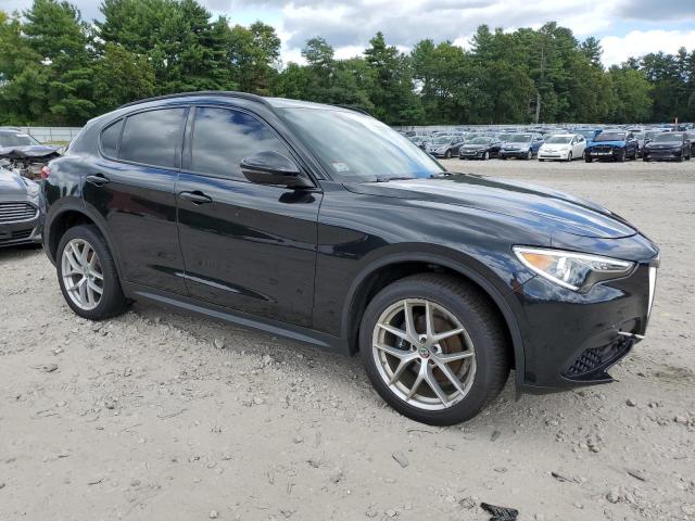 VIN ZASFAKNN4J7B63516 2018 Alfa Romeo Stelvio, Ti S... no.4