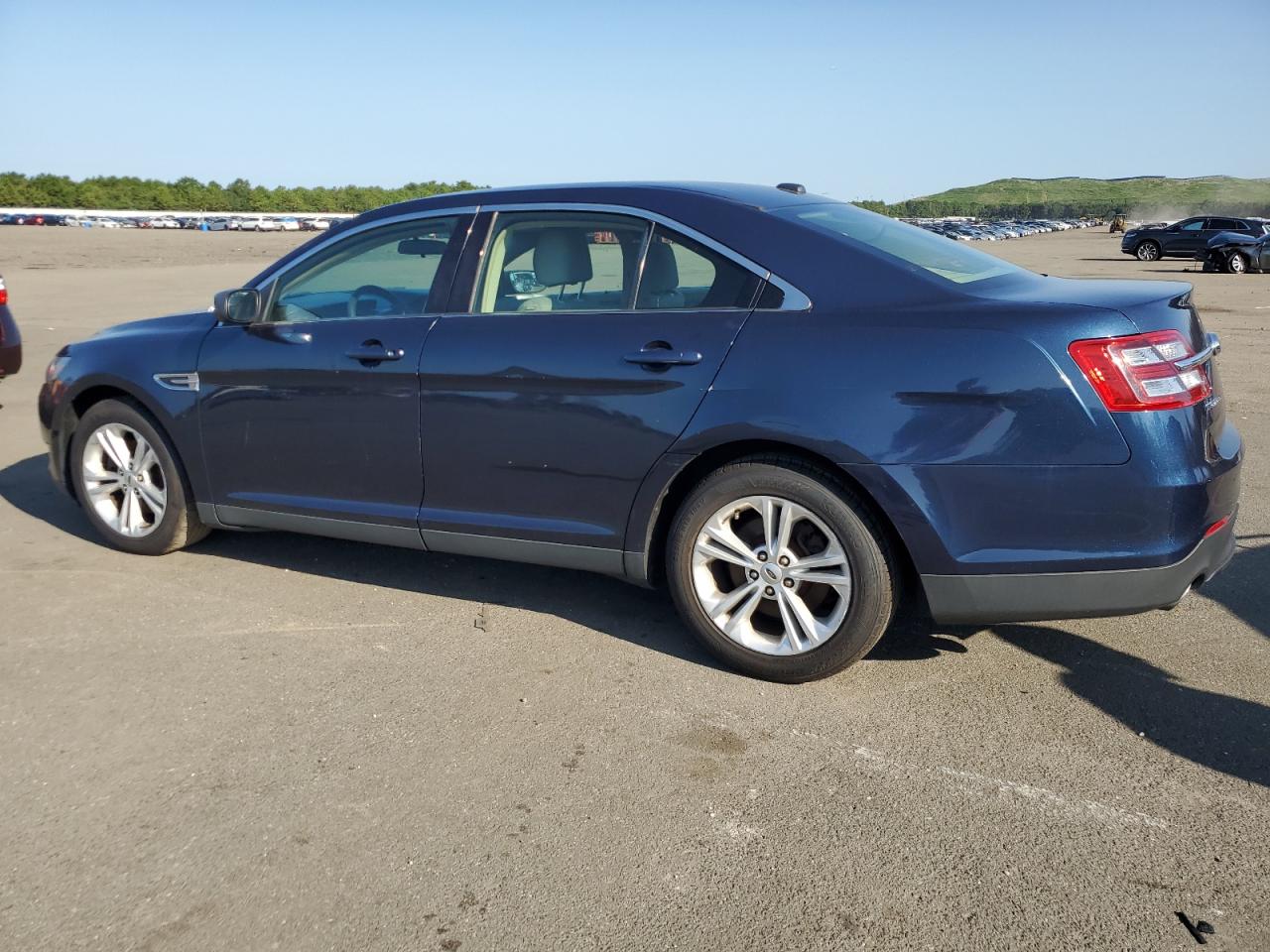 Lot #2959875325 2016 FORD TAURUS SE