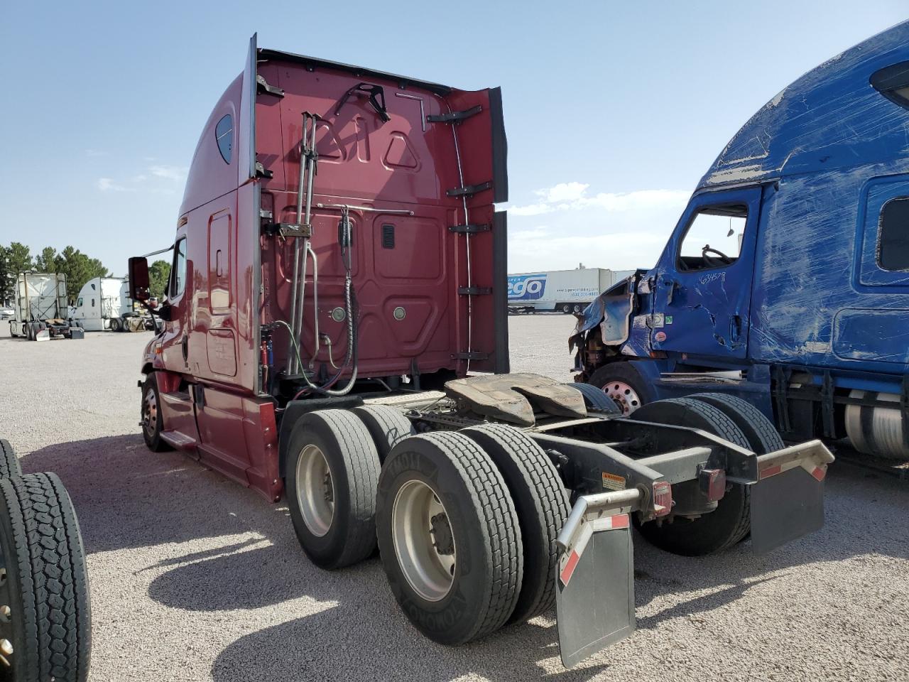 Lot #3020457197 2015 FREIGHTLINER CASCADIA 1