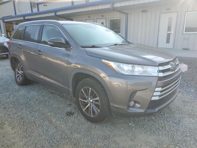 VIN 5TDKZRFH0KS562867 2019 Toyota Highlander, SE no.4