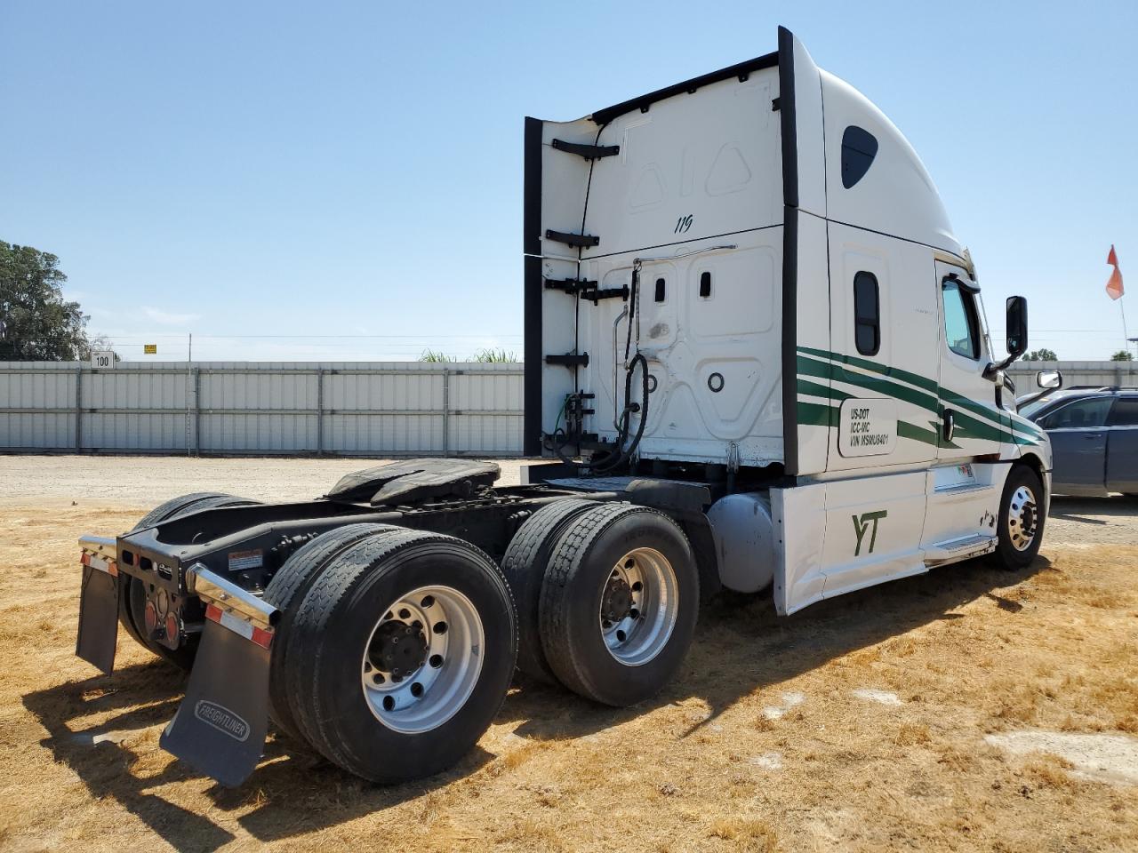 Lot #2736425082 2021 FREIGHTLINER CASCADIA 1