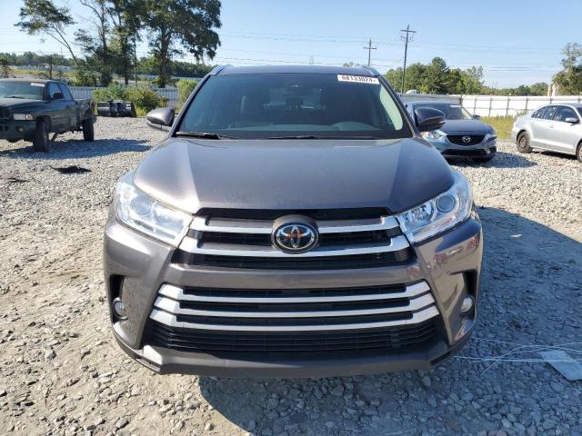 VIN 5TDKZRFHXKS337548 2019 Toyota Highlander, SE no.5