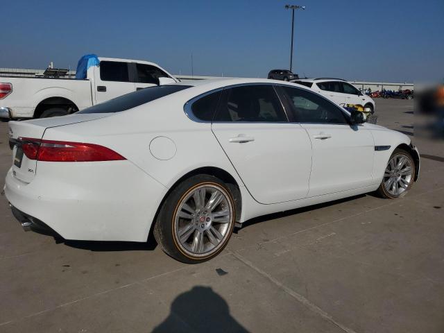 VIN SAJBD4BVXGCY07777 2016 Jaguar XF, Premium no.3