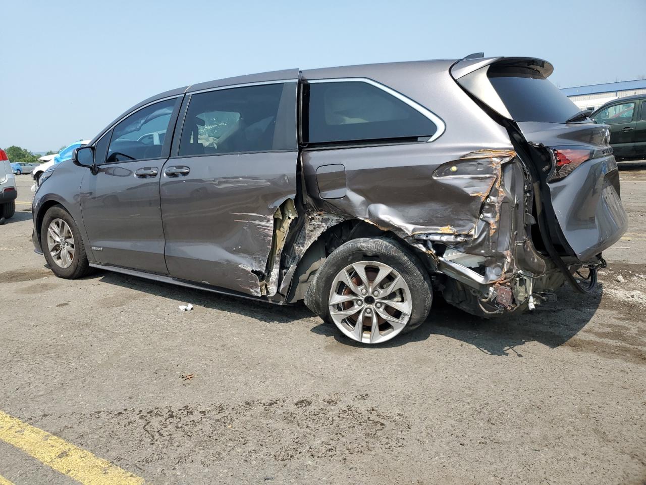 Lot #2989147766 2021 TOYOTA SIENNA LE